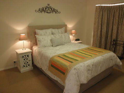 C&C's Bed And Breakfast - Accommodation Burleigh 2