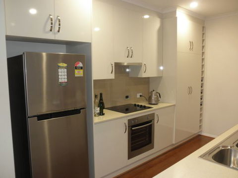 C&C's Bed And Breakfast - Accommodation Burleigh 5