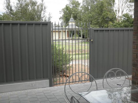 C&C's Bed And Breakfast - Accommodation Burleigh 10