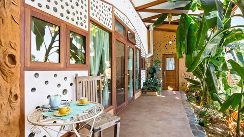 Earthship Ironbank - Accommodation Burleigh 0