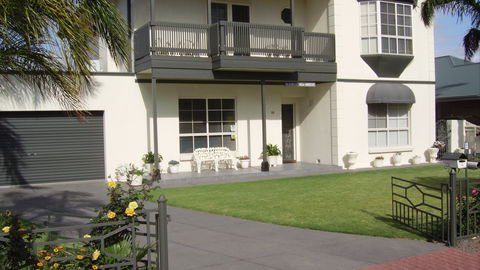 Glenelg Sea-Breeze B&B - Accommodation Burleigh 0