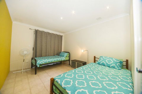 Alpha Homestay - Accommodation Burleigh 3