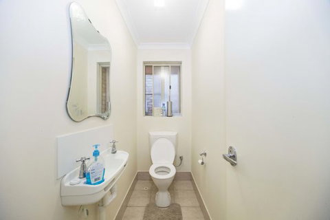 Alpha Homestay - Accommodation Burleigh 6