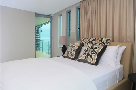 Aqua Aqua Luxury Penthouses - Accommodation Burleigh 4