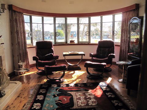 B&B Wodonga - Art Deco Accommodation - Accommodation Burleigh 5