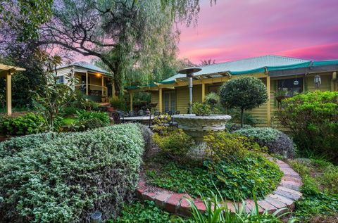 Bendigo Cottages Bed And Breakfast - Accommodation Burleigh 0