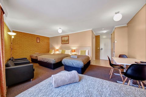 Central Deborah Motel - Accommodation Burleigh 7