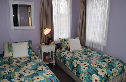 Cutmore Cottages Bed And Breakfast - Accommodation Burleigh 6