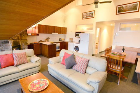 Falls Creek Country Club - Accommodation Burleigh 3
