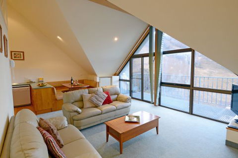 Falls Creek Country Club - Accommodation Burleigh 4