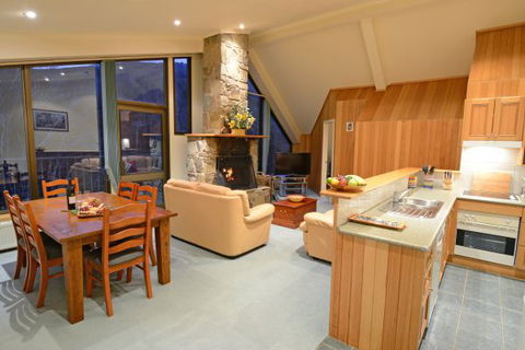 Falls Creek Country Club - Accommodation Burleigh 5