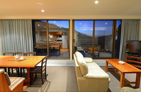 Falls Creek Country Club - Accommodation Burleigh 6