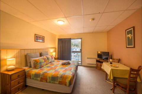 Falls Creek Country Club - Accommodation Burleigh 8