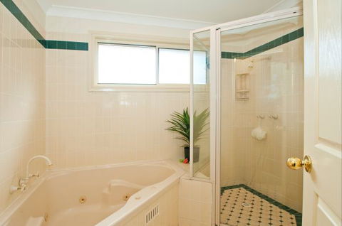 Fairlight House - Accommodation Burleigh 5