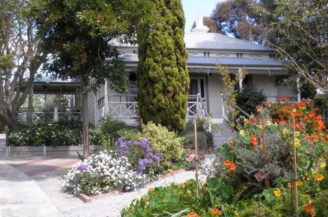 Fairbank House - Accommodation Burleigh 0
