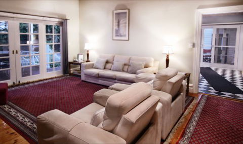 Fairbank House - Accommodation Burleigh 3