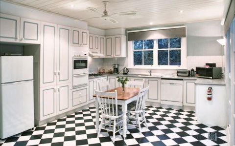 Fairbank House - Accommodation Burleigh 4