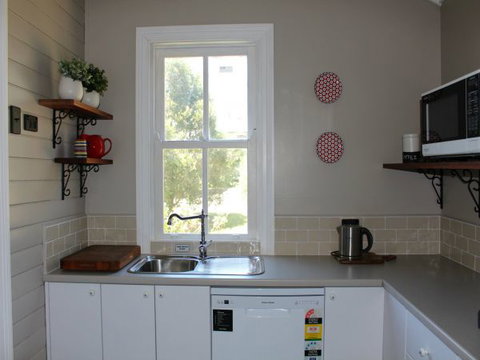 Fosterton School House - Accommodation Burleigh 1