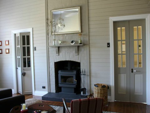 Fosterton School House - Accommodation Burleigh 2