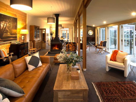 Frenchman's River - The Helmsman's House - Accommodation Burleigh 3