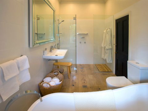 Frenchman's River - The Helmsman's House - Accommodation Burleigh 6