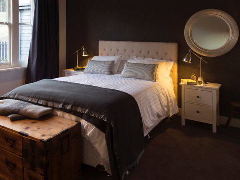 Frenchman's River - The Helmsman's House - Accommodation Burleigh 5