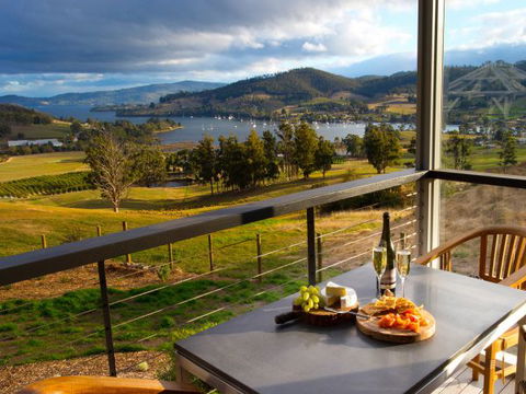 Frenchman's River - The Helmsman's House - Accommodation Burleigh 8