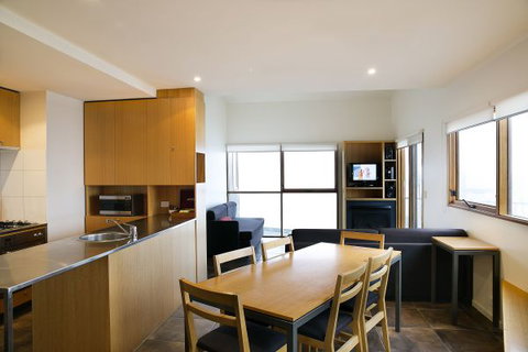 Frueauf Village - Accommodation Burleigh 1