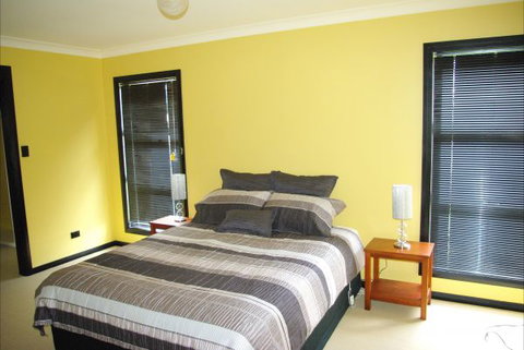 Glenmoore - Accommodation Burleigh 1