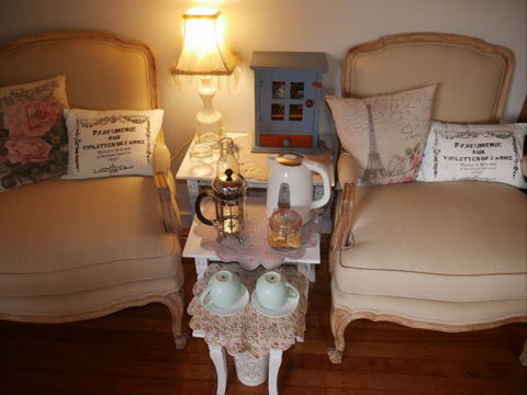 La Perrie Chalet Bed And Breakfast - Accommodation Burleigh 2