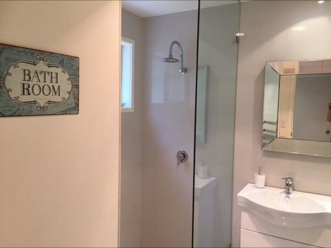 Lake View Elizabeth Beach - Accommodation Burleigh 8