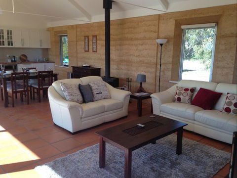 Muntiri Lodge Eco Retreat - Accommodation Burleigh 2