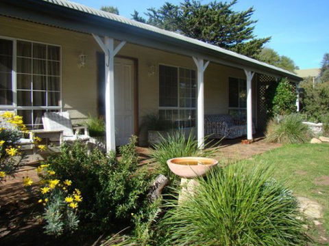 Peppertree Cottage - Accommodation Burleigh 0