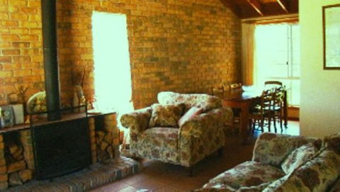 Peppertree Cottage - Accommodation Burleigh 1