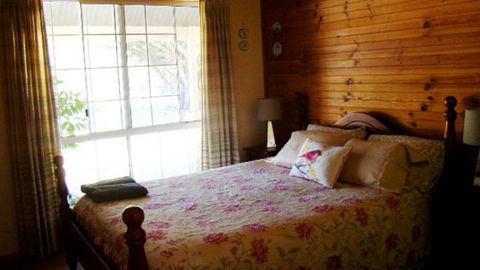Peppertree Cottage - Accommodation Burleigh 2