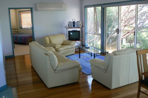 Sandy Point Beach Escape - Accommodation Burleigh 2