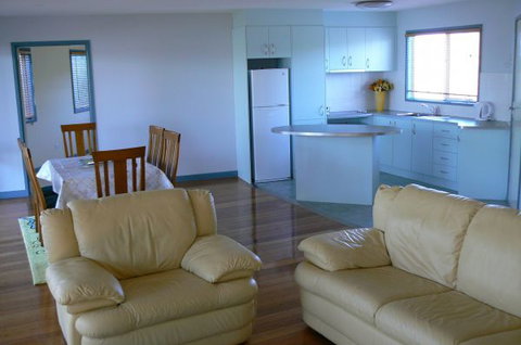 Sandy Point Beach Escape - Accommodation Burleigh 3