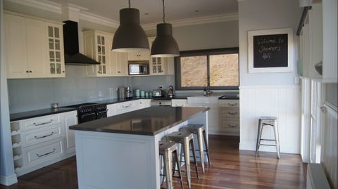 Shearer's Hill - Luxury Farm Stay - Accommodation Burleigh 2