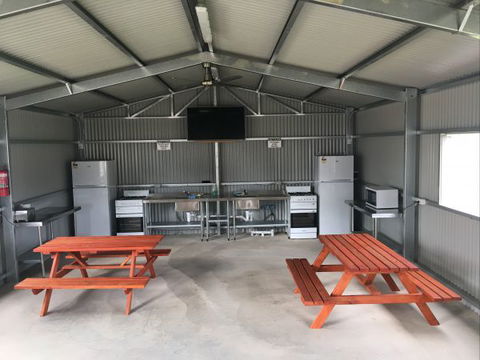 Waikerie Holiday Park - Accommodation Burleigh 2