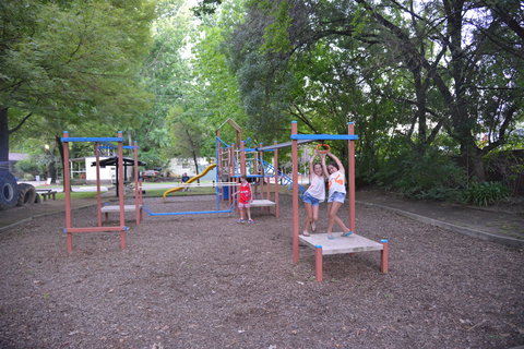 Ardern's Caravan Park Myrtleford - Accommodation Burleigh 4