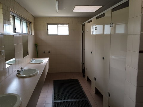 Ardern's Caravan Park Myrtleford - Accommodation Burleigh 5