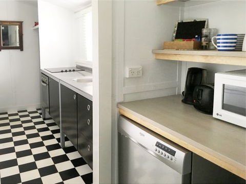 Atlantis Seafarers Cottage - Accommodation Burleigh 4