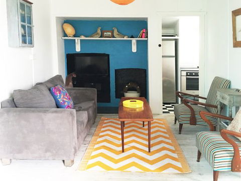 Atlantis Seafarers Cottage - Accommodation Burleigh 5