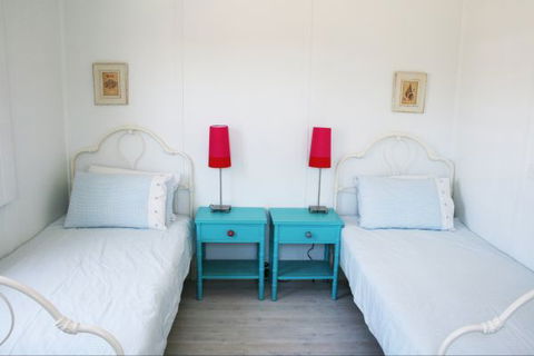 Atlantis Seafarers Cottage - Accommodation Burleigh 6