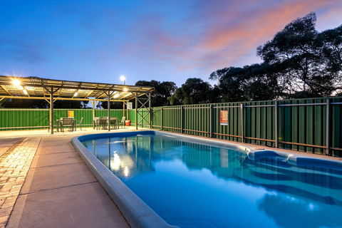 Border Village Roadhouse - Accommodation Burleigh 1