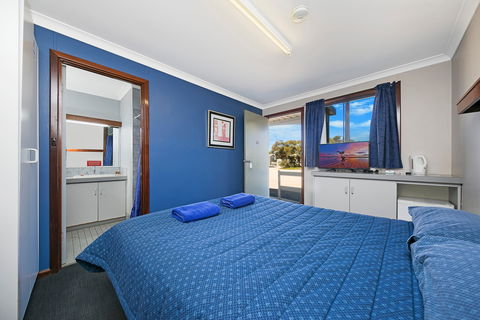 Border Village Roadhouse - Accommodation Burleigh 6