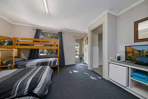 Border Village Roadhouse - Accommodation Burleigh 7