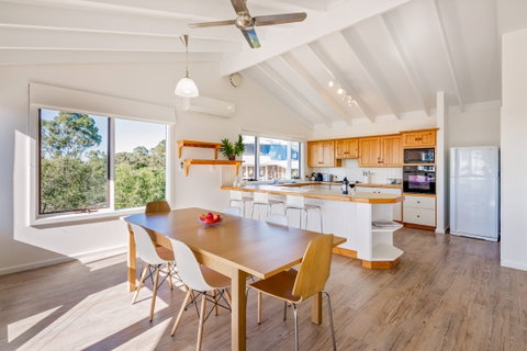 Eagle Heights - Accommodation Burleigh 3