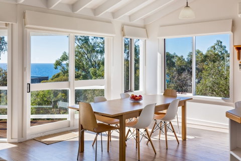 Eagle Heights - Accommodation Burleigh 4