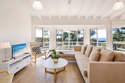 Eagle Heights - Accommodation Burleigh 5
